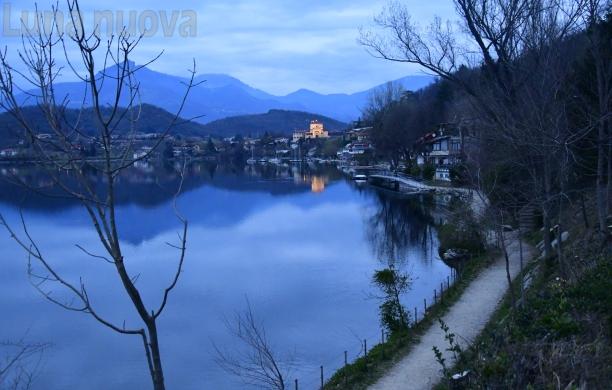 Tra presente e futuro nel silenzio surreale del lago Grande di Avigliana