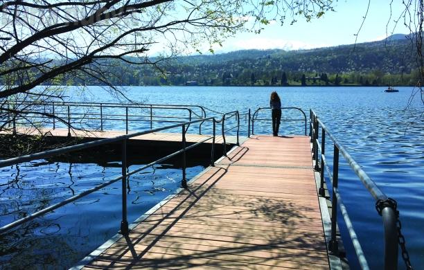 «Troppa gente»: Avigliana chiude la passerella sul lago Grande