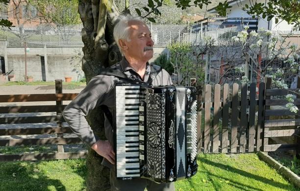 La “fisa” di Remo Sigot torna a suonare, ma su Facebook