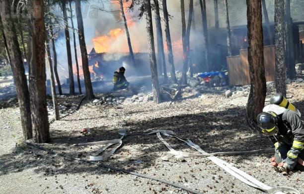 Fiamme nel campeggio, bruciano sei baite a Bardonecchia