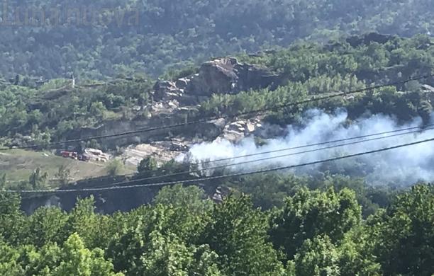 Bussoleno, fiamme nell'ex cava San Basilio