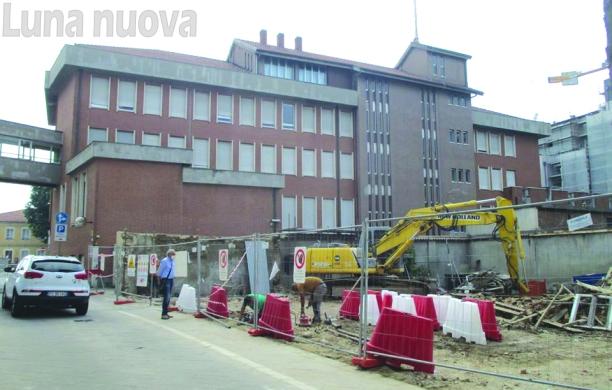 Grugliasco: demolizione in corso, attenti al transito