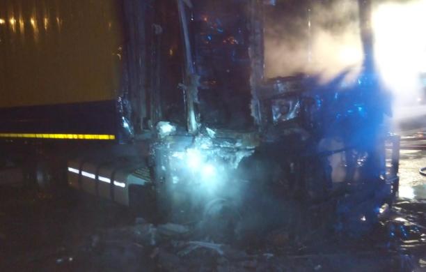 Susa, tir in fiamme all'autoporto