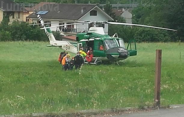 Sorpresi dal temporale, salvati dall'elicottero dei vigili del fuoco