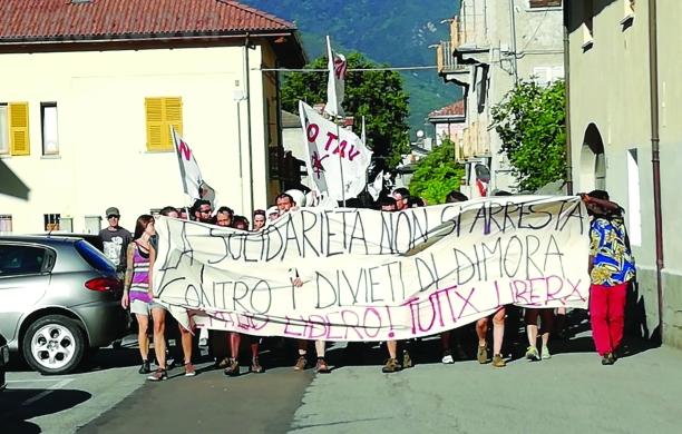Solidarietà No Tav per Scalzo. E intanto è polemica per i chiodi sull'A32