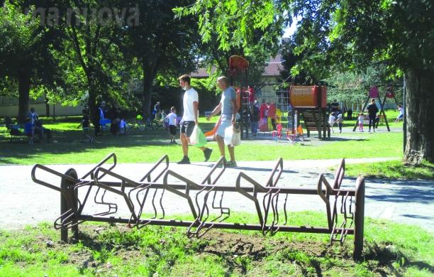 Grugliasco: una pioggia di rastrelliere in città