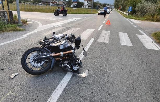 Villarfocchiardo, moto contro auto: due centauri feriti al bivio Giaconera