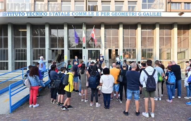 Alle superiori tutto fila liscio, «ma con la mascherina è un’altra vita»
