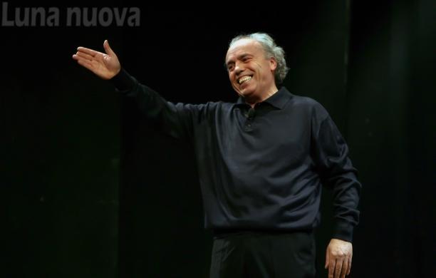 Mistero Buffo 50: Mario Pirovano, l’erede di Dario Fo e Franca Rame