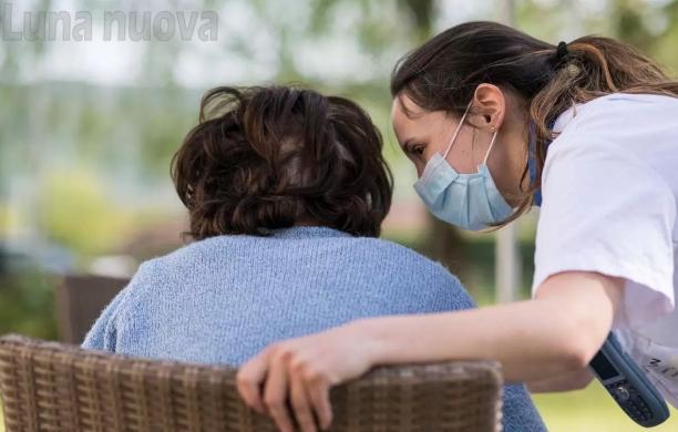 Assistenti domiciliari: «Siamo pronti a dimetterci»