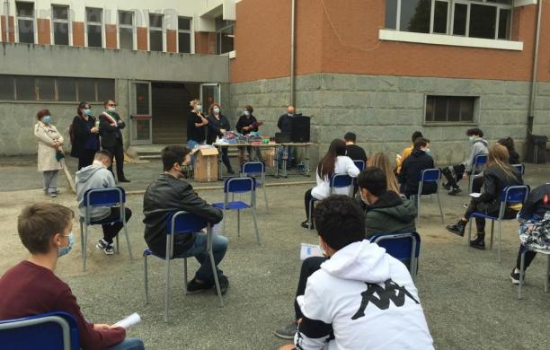 Comix ha premiato la 3ªD della Cruto: poesie, rap di classe e giochi di parole