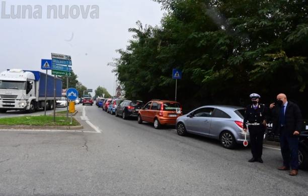 Rivoli, lunghe code per i tamponi, viabilità in tilt