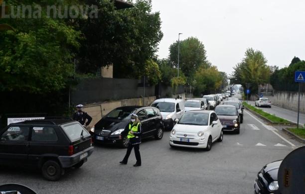 Rivoli, caos al pit stop tamponi: viabilità in tilt all’ospedale