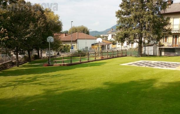 Almese: alla scuola di Rivera pronte passerella e erba sintetica