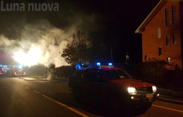 S.Antonino, va in fiamme un tettoia: è cortocircuito?