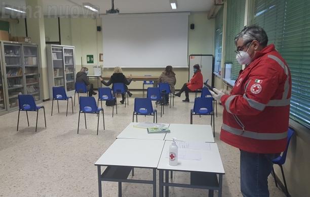 Almese, tamponi rapidi dentro la scuola: duro scontro sindaca-preside