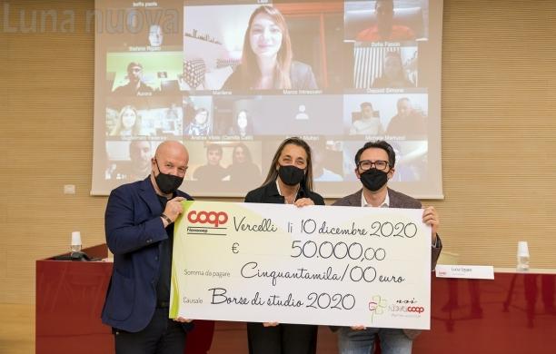 Nova Coop regala borse di studio ai figli dei suoi dipendenti
