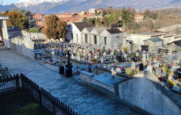Buttiglieraq, cimitero in collina: «Che fatica salire tutte quelle scale»