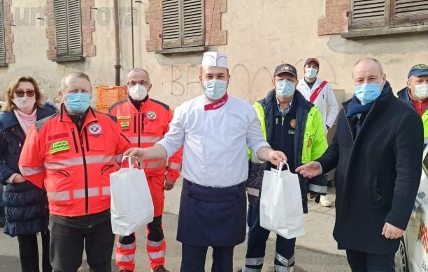 Collegno, il pranzo degli anziani arriva a domicilio