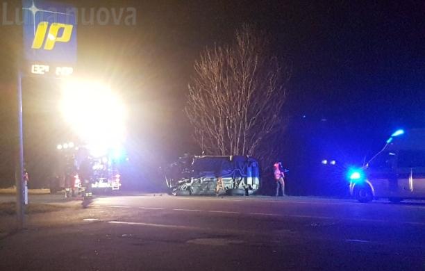 Villarfocchiardo: auto si ribalta sulla statale 25, due feriti