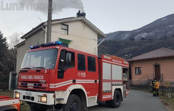 S.Antonino: principio d'incendio a un camino di via Case Sparse