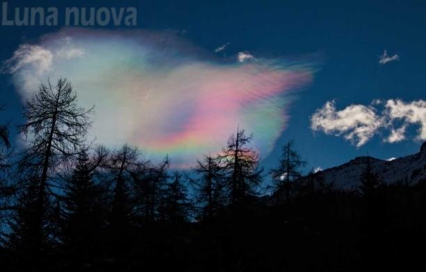 Le nubi arcobaleno nel cielo valsusino, combinazione di ghiaccio, luce e vento