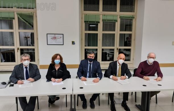 Vaccino anti-Covid: tocca anche a medici e farmacisti