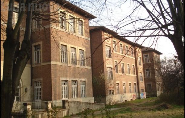 Collegno, liceo Curie: lavori al palo, iscrizioni dimezzate