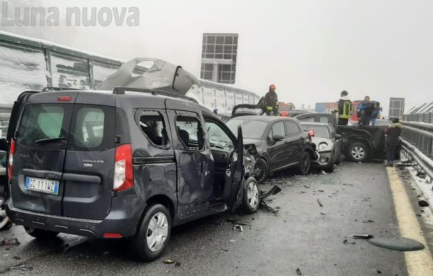 Maxi tamponamento A32: le vittime sono un giovane di Caselette e una donna di Torino