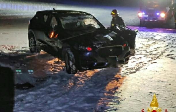 Oulx: muore schiacciata dall'auto impantanata nella neve