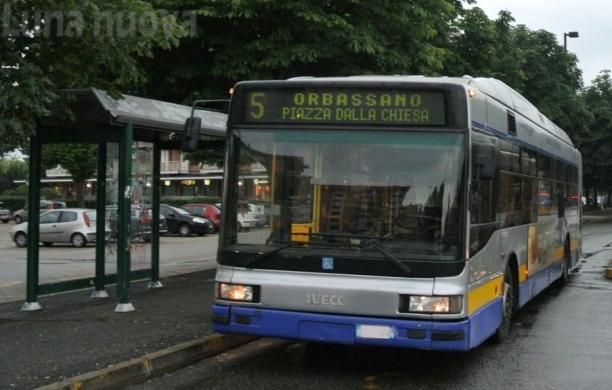 Torino rivede il percorso della linea 5: i Comuni della cintura alzano la voce