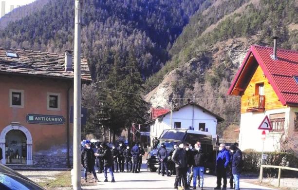 Sgombero Oulx, 174 firme: «Ci dissociamo»