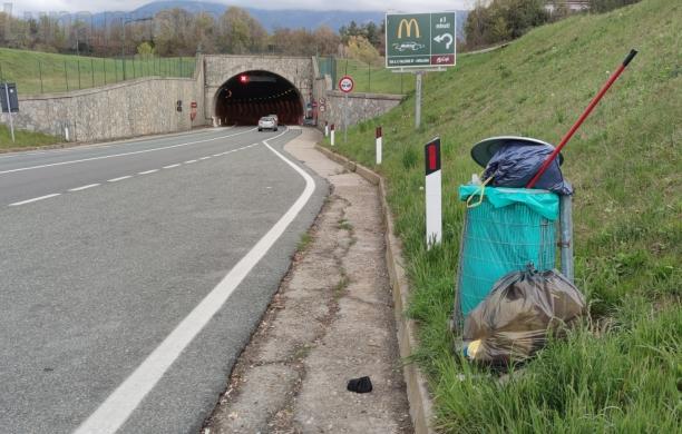 Avigliana, rifiuti nel bidone sbagliato: multato