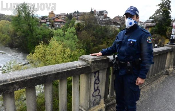 Alpignano, aspirante suicida salvato da un agente di polizia locale