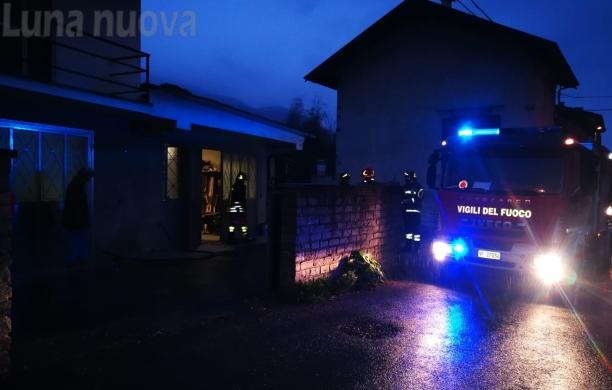 Fiamme dalla canna fumaria in via Carlo Carli a S.Giorio