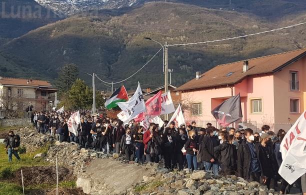 No Tav in corteo fino a S.Giorio, poi un breve blocco dell'A32