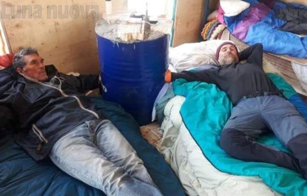 S.Didero, attivisti No Tav incatenati nella casetta sul tetto