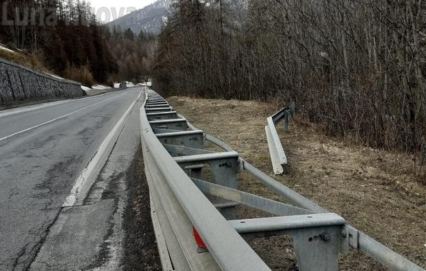 Guardrail abbandonati a bordo strada, la brutta eredità olimpica