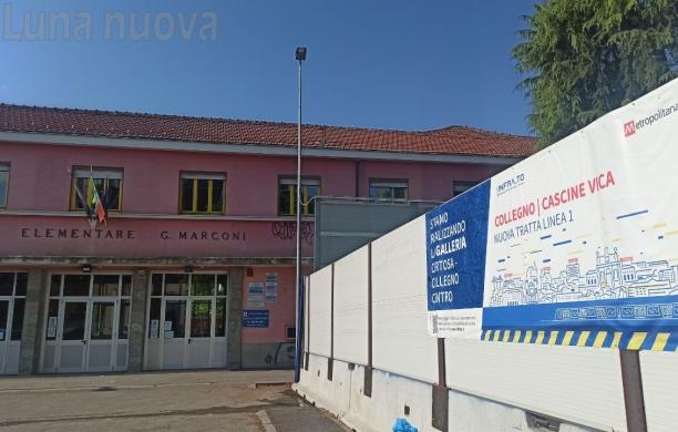 Collegno, passa il cantiere e fa traslocare due classi