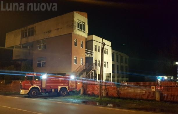 Chiusa S.Michele: incendio nel retro dell'ex bowling