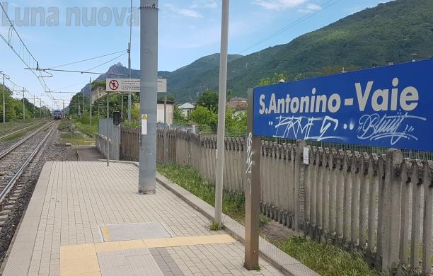 S.Antonino: donna muore investita sotto un treno, traffico ferroviario bloccato