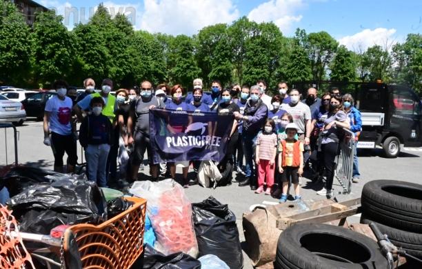 Alpignano, volontari al lavoro per ripulire le sponde della Dora