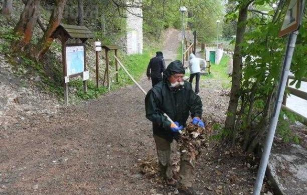 Bardonecchia, una giornata di pulizia sentieri