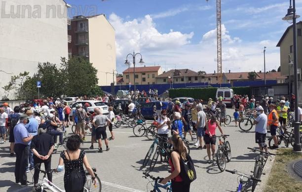 Pianezza, voglia di normalità: in 800 alla pedalata