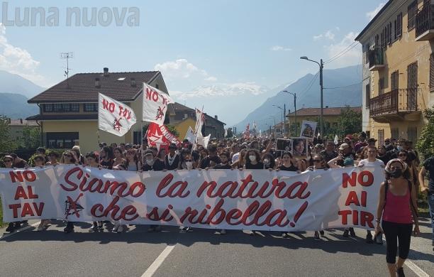 Almeno 5mila No Tav in corteo da Bussoleno a S.Didero