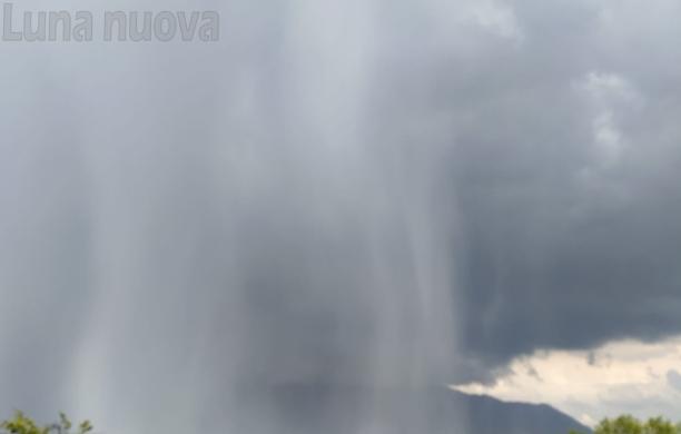 La colonna d'acqua del temporale grava su Bussoleno