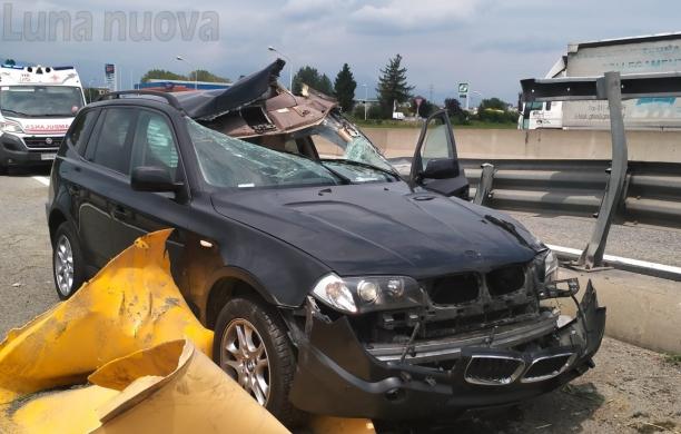 Rivoli, tremendo scontro contro il guard-rail