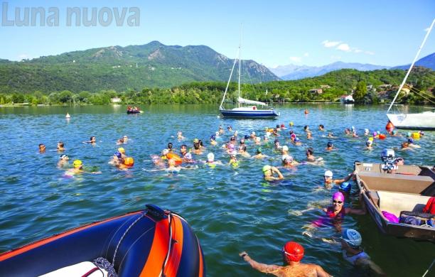 Avigliana, un tuffo nel lago tutti assieme