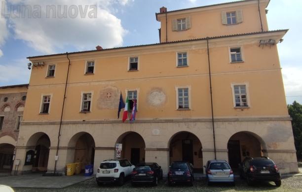 Commissario in consiglio? È polemica
