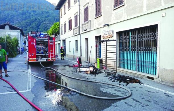 Chiusa S.Michele, incendio all’alba nella panetteria: palazzo evacuato